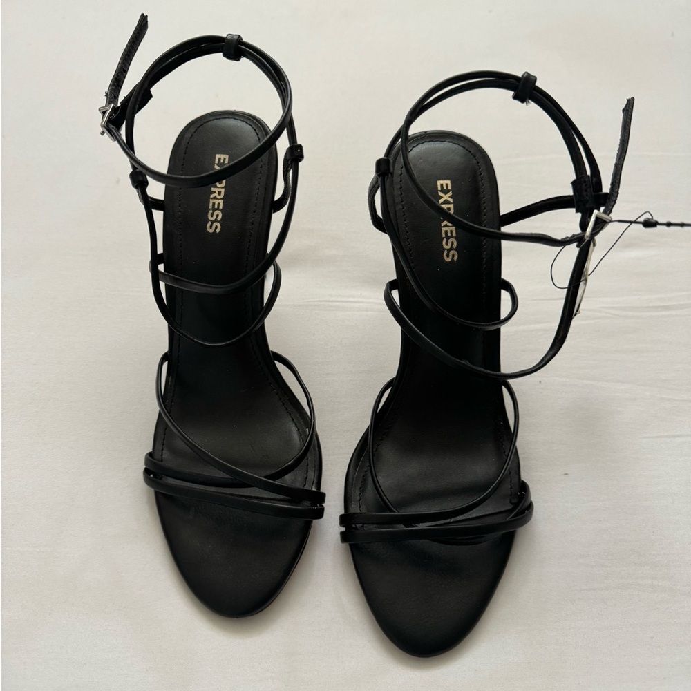 Express (size 6) women’s black strap high heels - Picture 4 of 6